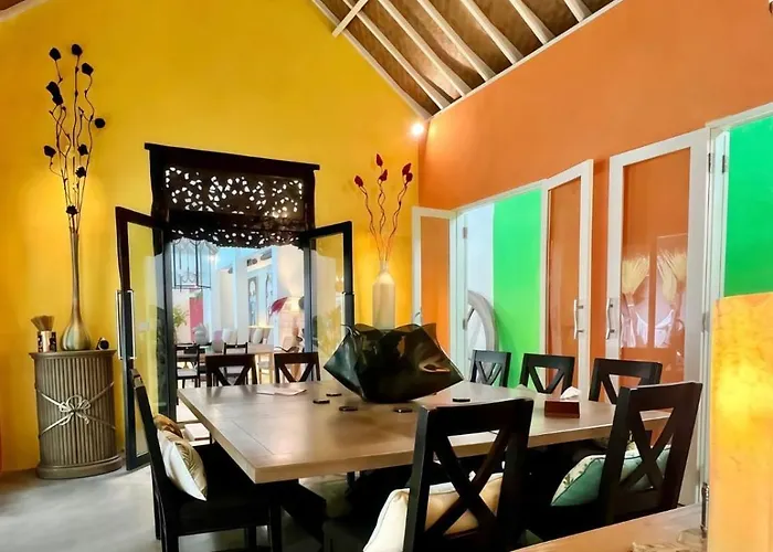 Anh Yeu - 6 Bedroom In With Huge Pool & Garden Seminyak