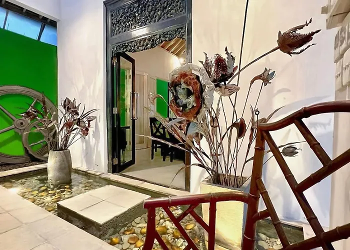 Anh Yeu - 6 Bedroom In With Huge Pool & Garden Seminyak