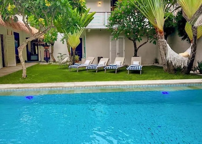 Anh Yeu - 6 Bedroom In With Huge Pool & Garden