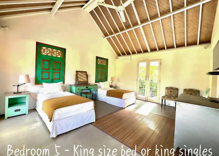 Anh Yeu - 6 Bedroom In With Huge Pool & Garden