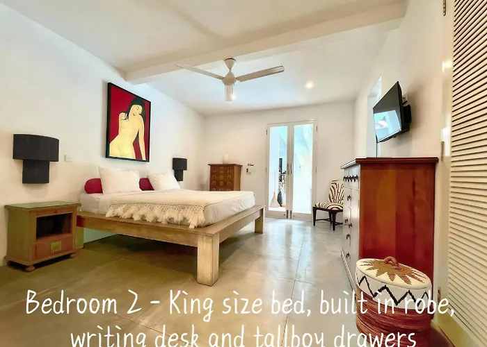 Anh Yeu - 6 Bedroom In With Huge Pool & Garden *