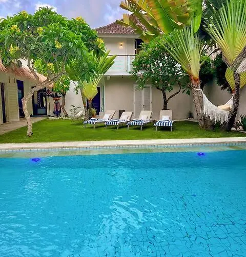 Anh Yeu - 6 Bedroom In With Huge Pool & Garden Villa Seminyak