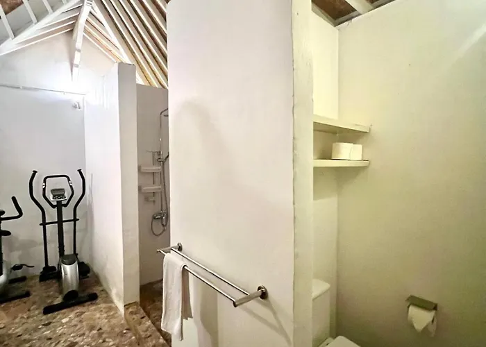 Villa Anh Yeu - 6 Bedroom In With Huge Pool & Garden Seminyak